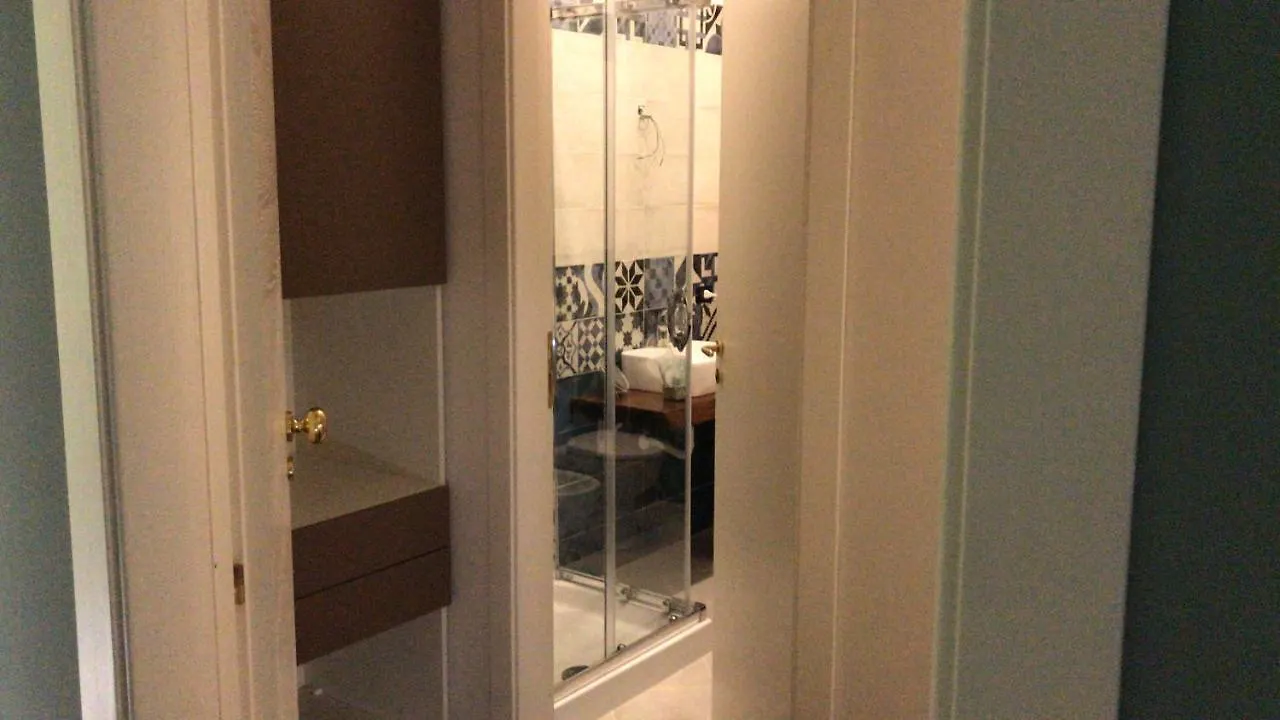 Base Napoli Plebiscito Bed & Breakfast Italy