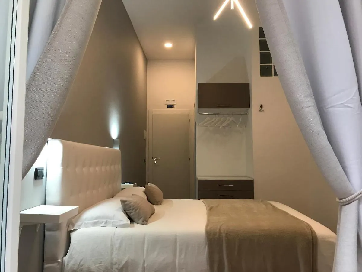 Base Napoli Plebiscito Bed & Breakfast