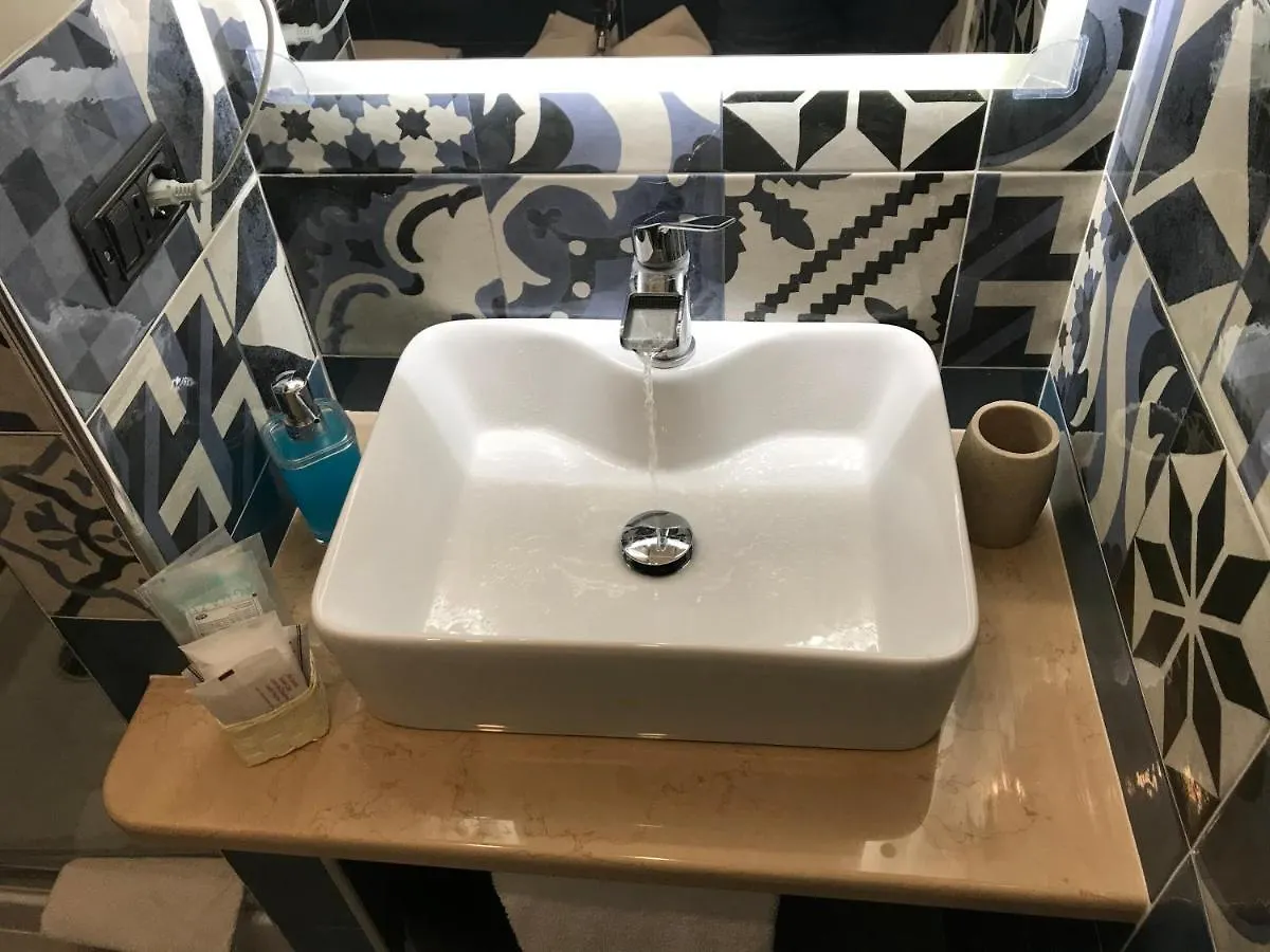 Base Napoli Plebiscito Bed & Breakfast