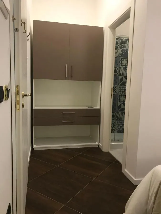 Base Napoli Plebiscito Bed & Breakfast