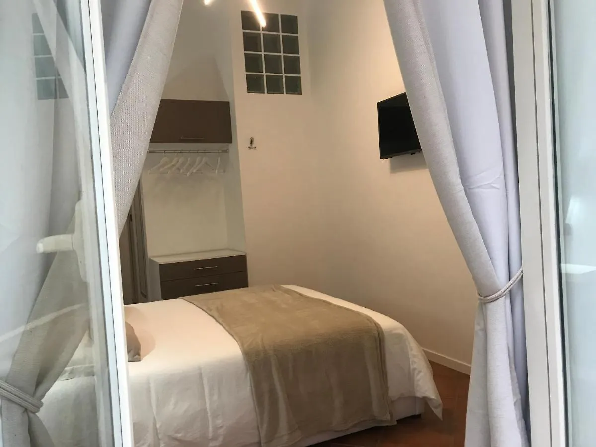 Base Napoli Plebiscito Bed & Breakfast