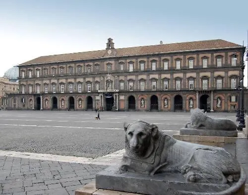 Base Napoli Plebiscito Bed & Breakfast