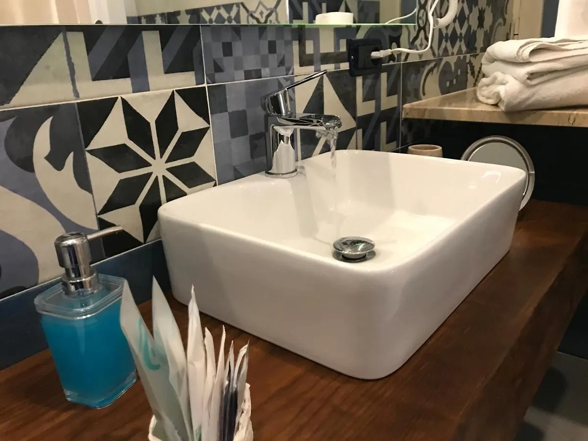 Base Napoli Plebiscito Bed & Breakfast